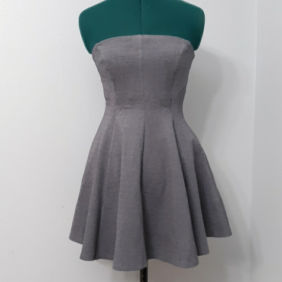 Lulus Dresses & Skirts - Lulus Strapless Skater Dress with pockets
